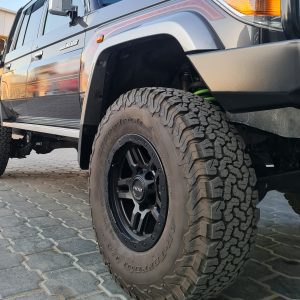 LC71/LC76/LC78/LC79 (16X9) 5x Hammer wheels (5×150)
