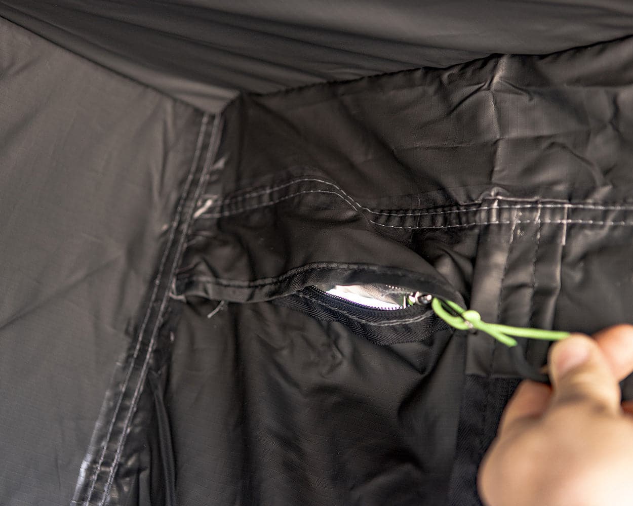 Room DeltaWing 180° Awning